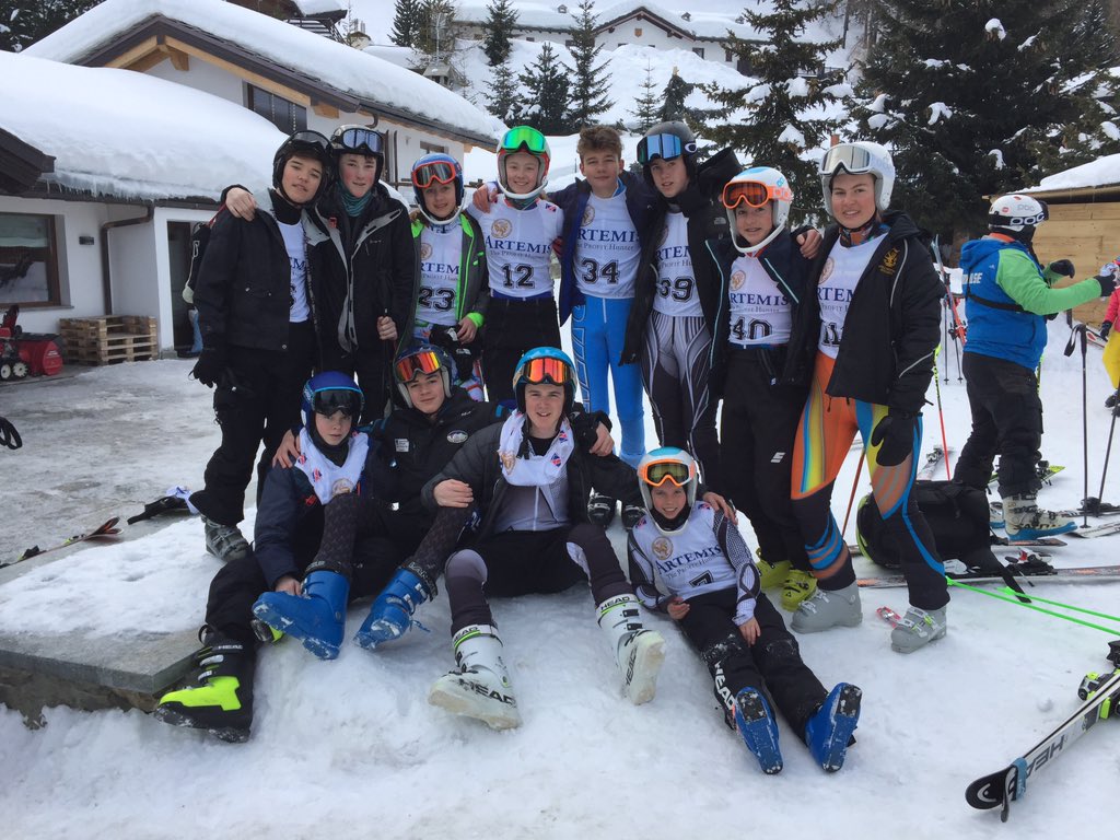 welly_ski's tweet photo. Ready for races, U14 on slalom and U16 and U18 on GS. Updates to follow... #raceday #wellyup @WellySport https://t.co/heogZIqA6z