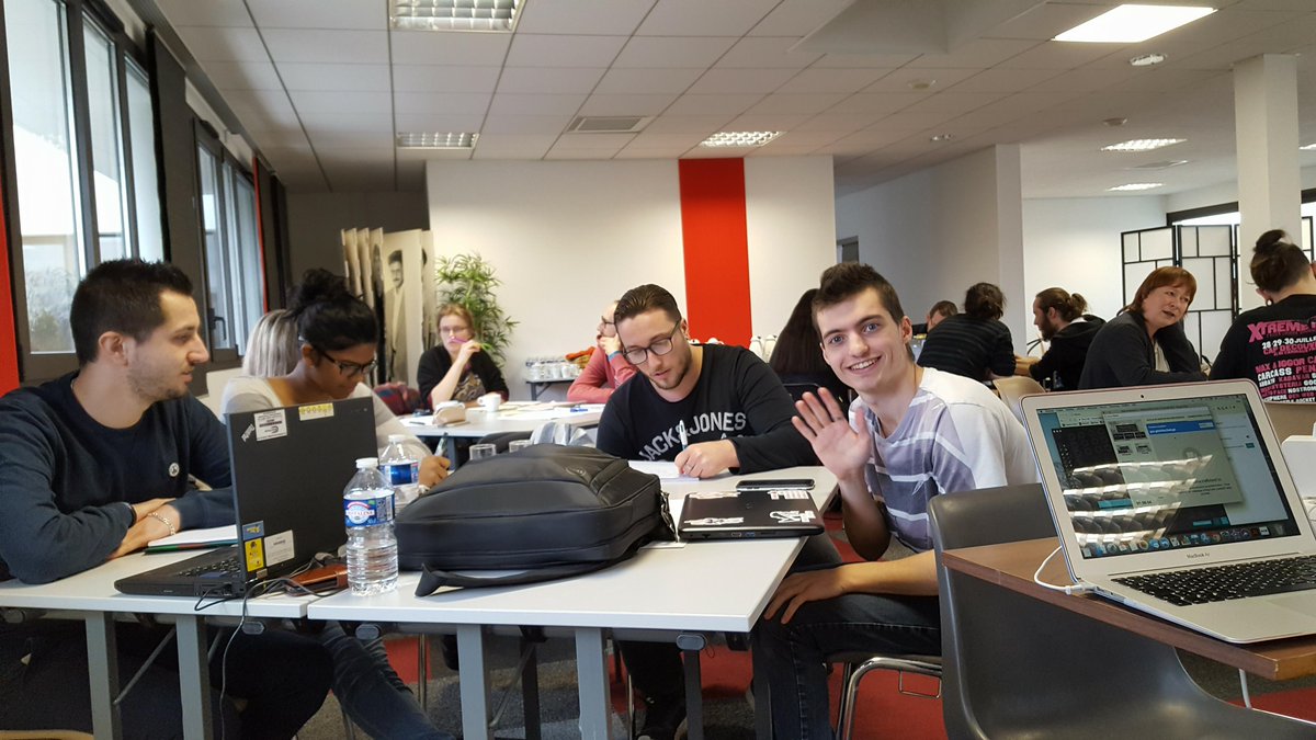 VISIONARI_Lab's tweet image. Bien le bonjour de @TlseMetropole @Toulouse @Occitanie où grâce à @AG2RLAMONDIALE et à la confiance de @simplonco  @Simplon_Occ, les apprenants des fabriques de #rodez #auch #pamiers #saintgaudens #Carcassonne découvrent les ficelles de l'#entrepreneuriat #numérique