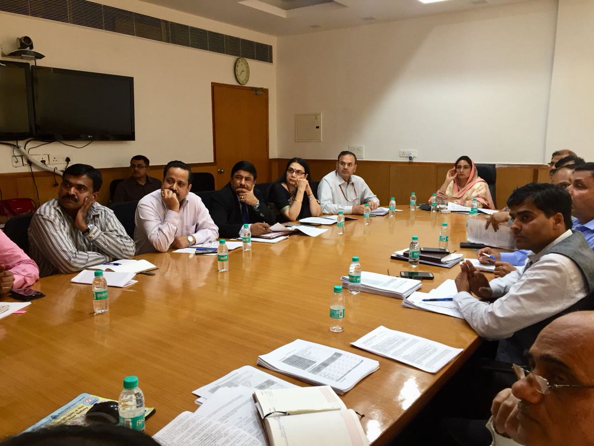 MOFPI_GOI's tweet photo. Hon'ble Union Minister, FPI, Smt. @HarsimratBadal_ chairing a review meeting of #MegaFoodParks with stakeholders and senior officials of the Ministry. #TransformingFoodProcessing https://t.co/4qfRBDztJ3