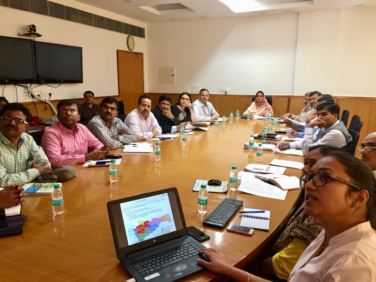 MOFPI_GOI's tweet photo. Hon'ble Union Minister, FPI, Smt. @HarsimratBadal_ chairing a review meeting of #MegaFoodParks with stakeholders and senior officials of the Ministry. #TransformingFoodProcessing https://t.co/4qfRBDztJ3