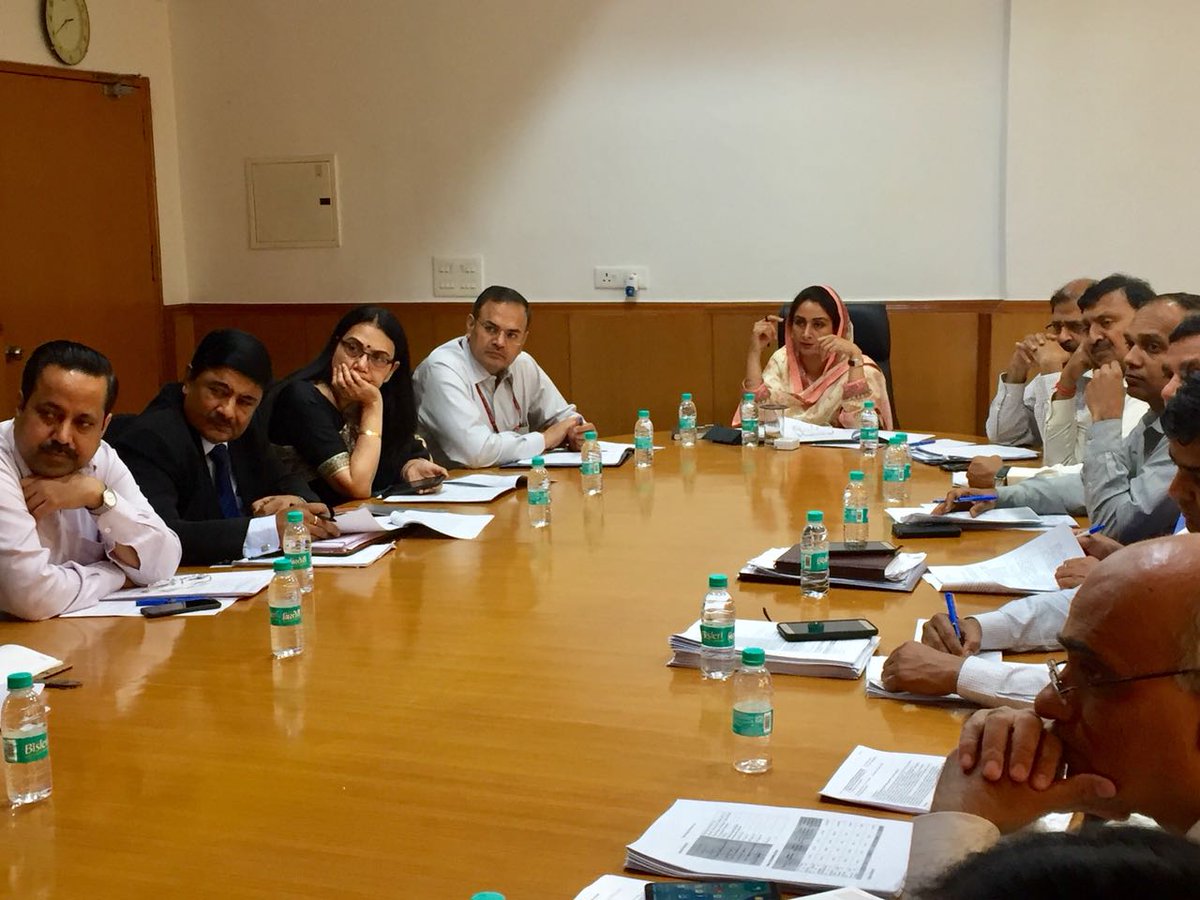 MOFPI_GOI's tweet photo. Hon'ble Union Minister, FPI, Smt. @HarsimratBadal_ chairing a review meeting of #MegaFoodParks with stakeholders and senior officials of the Ministry. #TransformingFoodProcessing https://t.co/4qfRBDztJ3