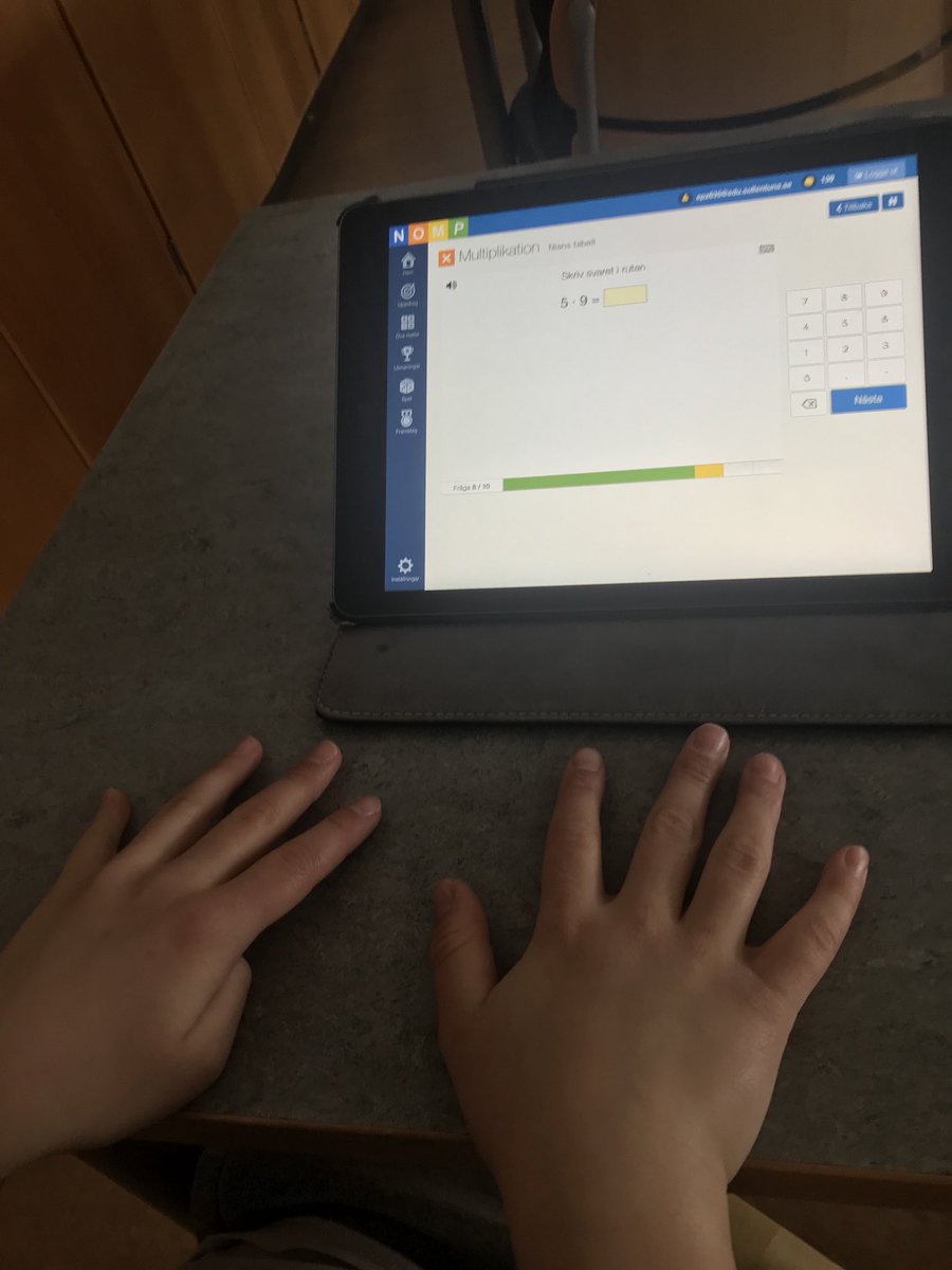 Jossanna's tweet photo. Vi använder oss av strategin ”handtricket” när vi lär oss nians multi.tabell. #2brun #runbacka https://t.co/7AP10p3Fs9