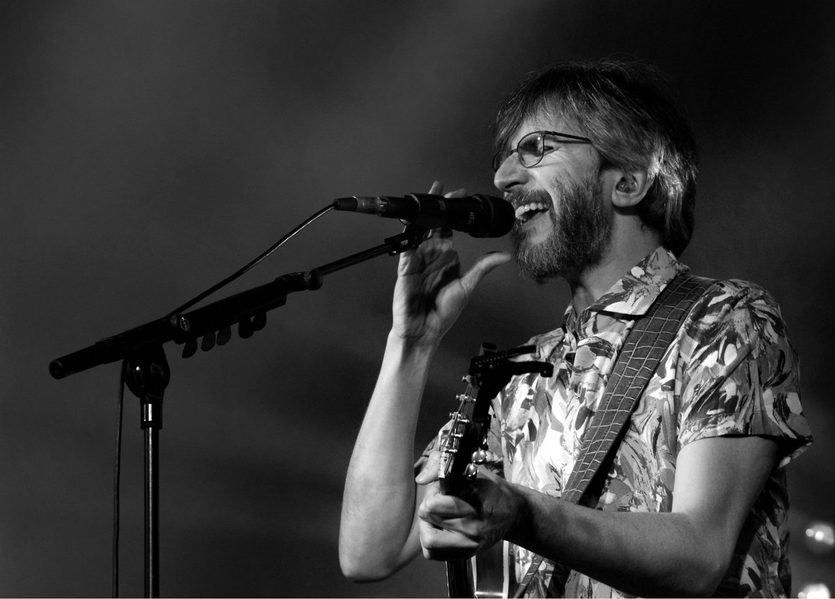 mariasolan0's tweet photo. Xoel López, el equilibrio en medio de la magia
Crónica de su concierto en Madrid, en el #RoomFestival 🎶
https://t.co/2sJF1d7SUv https://t.co/82iRrK4wBu