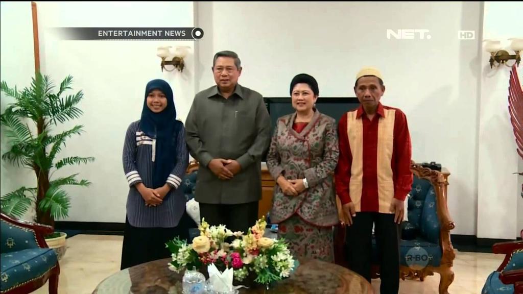 Selamat kepada Raeni putri pengayuh becak yg dapat beasiswa Bidik Misi lanjutkan studi S2 di University of Birmingham Inggris, kini lanjut ke S3. Kita bangga dan doakan sukses selalu. Aamin.