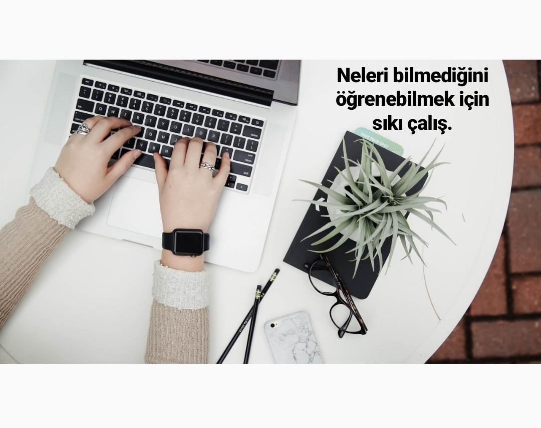 SocialLeadersM's tweet photo. Haftaya Şeyla Halis'in "Pazartesi Sendromu" şarkısı eşliğinde motivasyon cümleleriyle başlayalım. Herkese iyi haftalar diliyoruz. 🎵🌼

👇👇👇
https://t.co/nBMkJaeaO1 https://t.co/cKXRgKvpgL