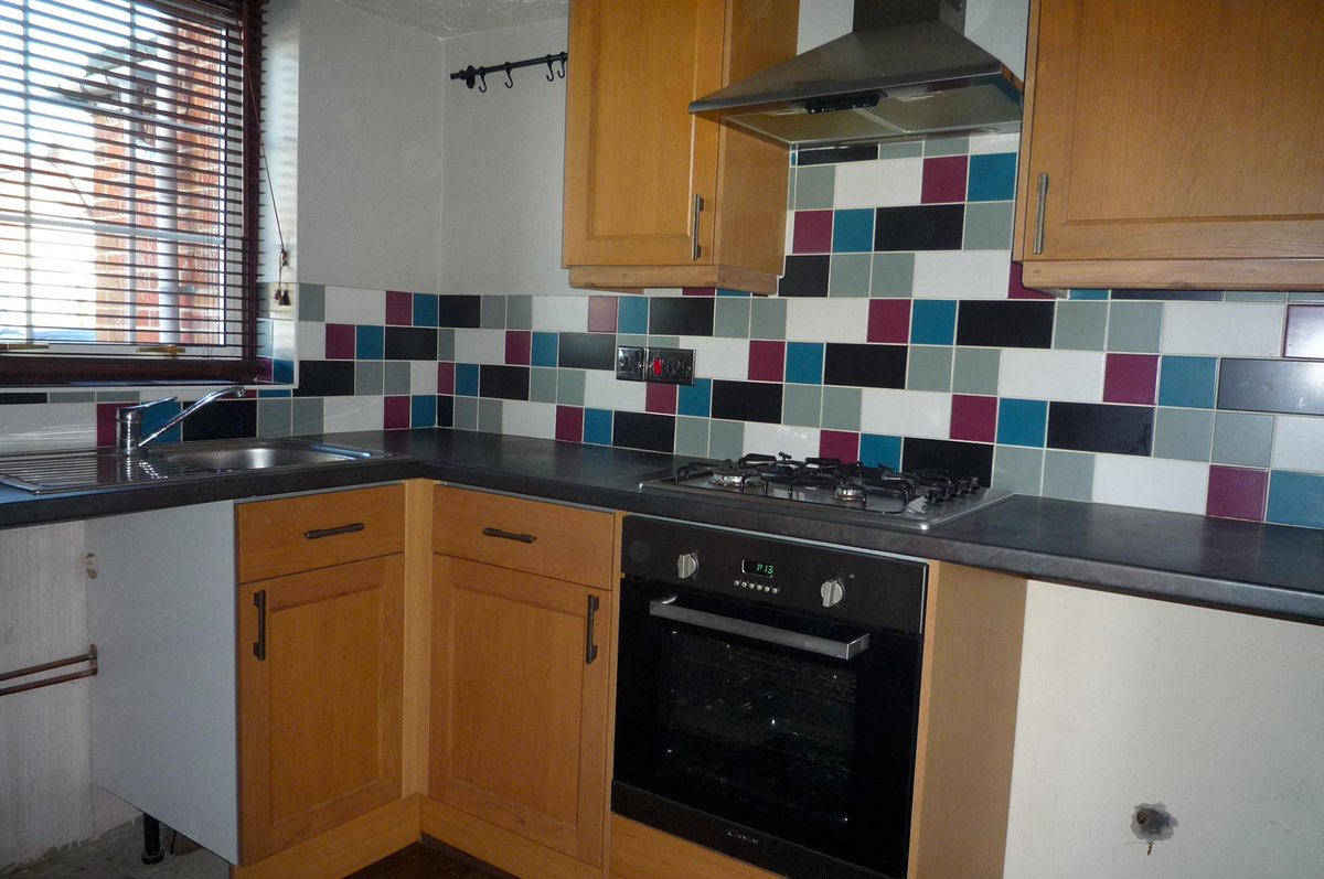 How #Cosy is this? Please don't miss out on this charming 2 bedroom #house for rent in #Gosport. Give me a call on 02392585577 Opt 1. #Property #ForRent @PropertyHants <a href="/LeadersLimited/">Leaders</a> <a href="/Zoopla/">Zoopla</a> <a href="/rightmove/">Rightmove</a> 😊