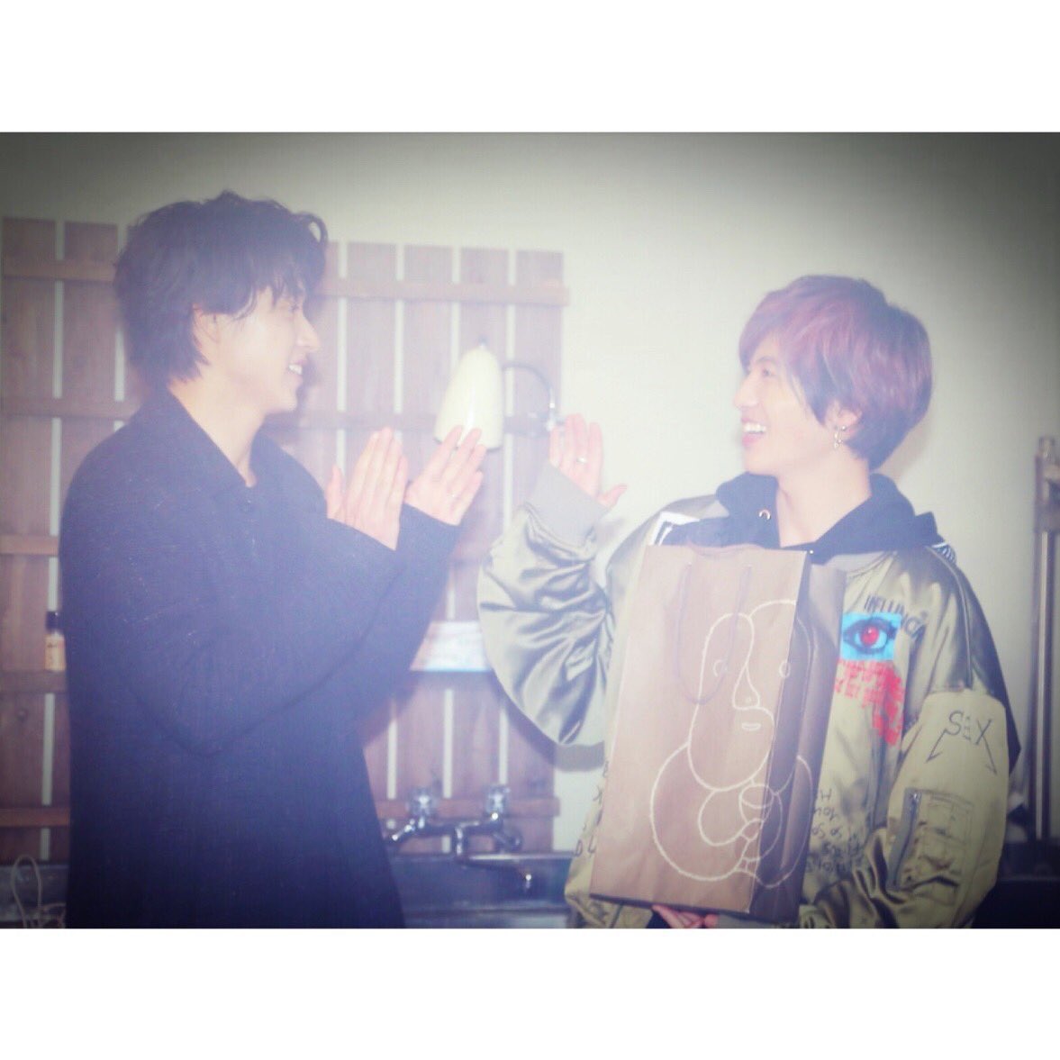 kento97loove's tweet photo. なんかお家パーティーの写真感つよくないですか？わかってくれませんか？😂 https://t.co/ZRmKwIEfBq