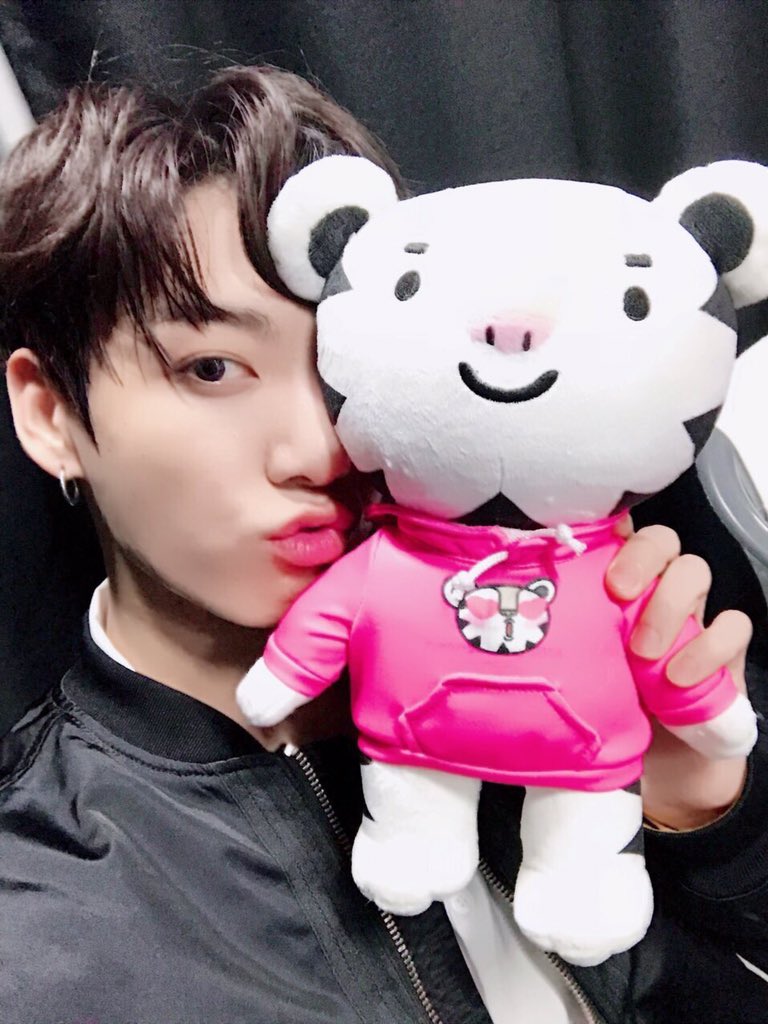 jhfdteghy's tweet photo. 久々タグします☺️

🌹00lineの関西army
🌹グクペン🐰
🌹一緒に鶴橋行けるチングが欲しい😃

#armyさんと猛烈に絡みたいのでRTしてくれた方フォローします
#ARMYさんと繋がりたい
#BTS好きな人と猛烈に絡みたくて絡みたくて仕方がないのでBTS好きな人RT
#BTS好きな人と繋がりたい https://t.co/6bVojbfFGG