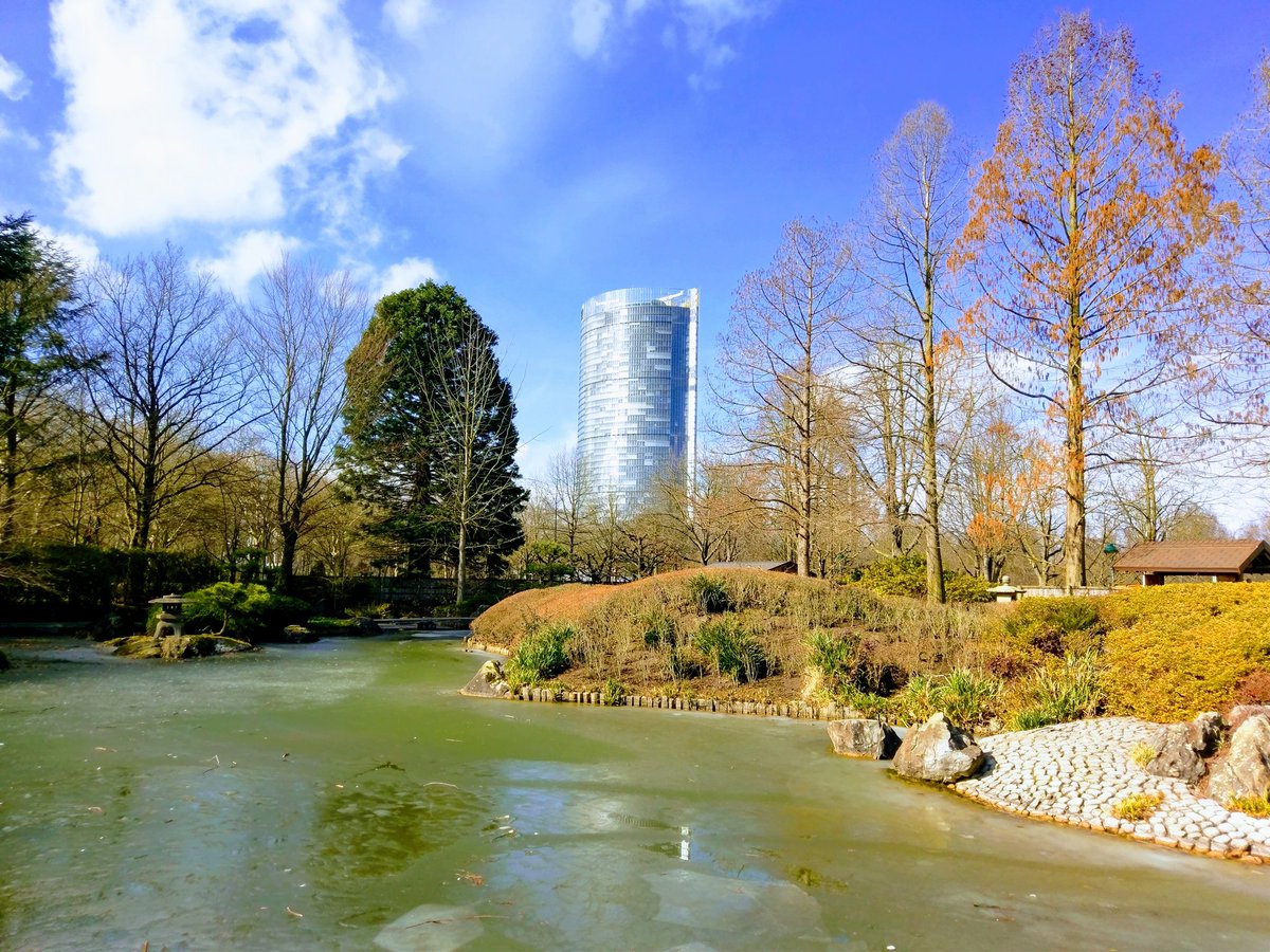 AkoSiAys's tweet photo. The Posttower and Langer Eugen as seen from the Japanese Garden in @BonnerRheinaue.
#Bonn https://t.co/zrAHQRupMe