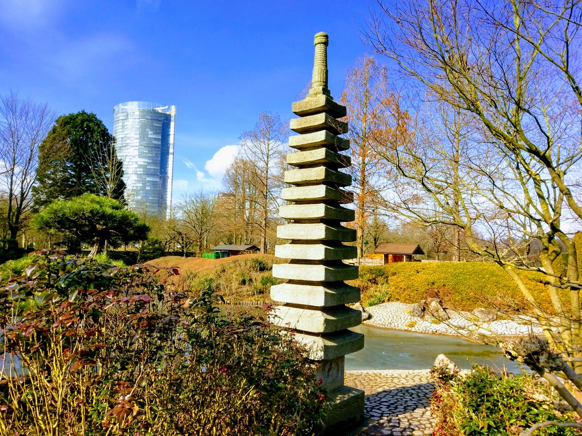 AkoSiAys's tweet photo. The Posttower and Langer Eugen as seen from the Japanese Garden in @BonnerRheinaue.
#Bonn https://t.co/kNRn80MTfp