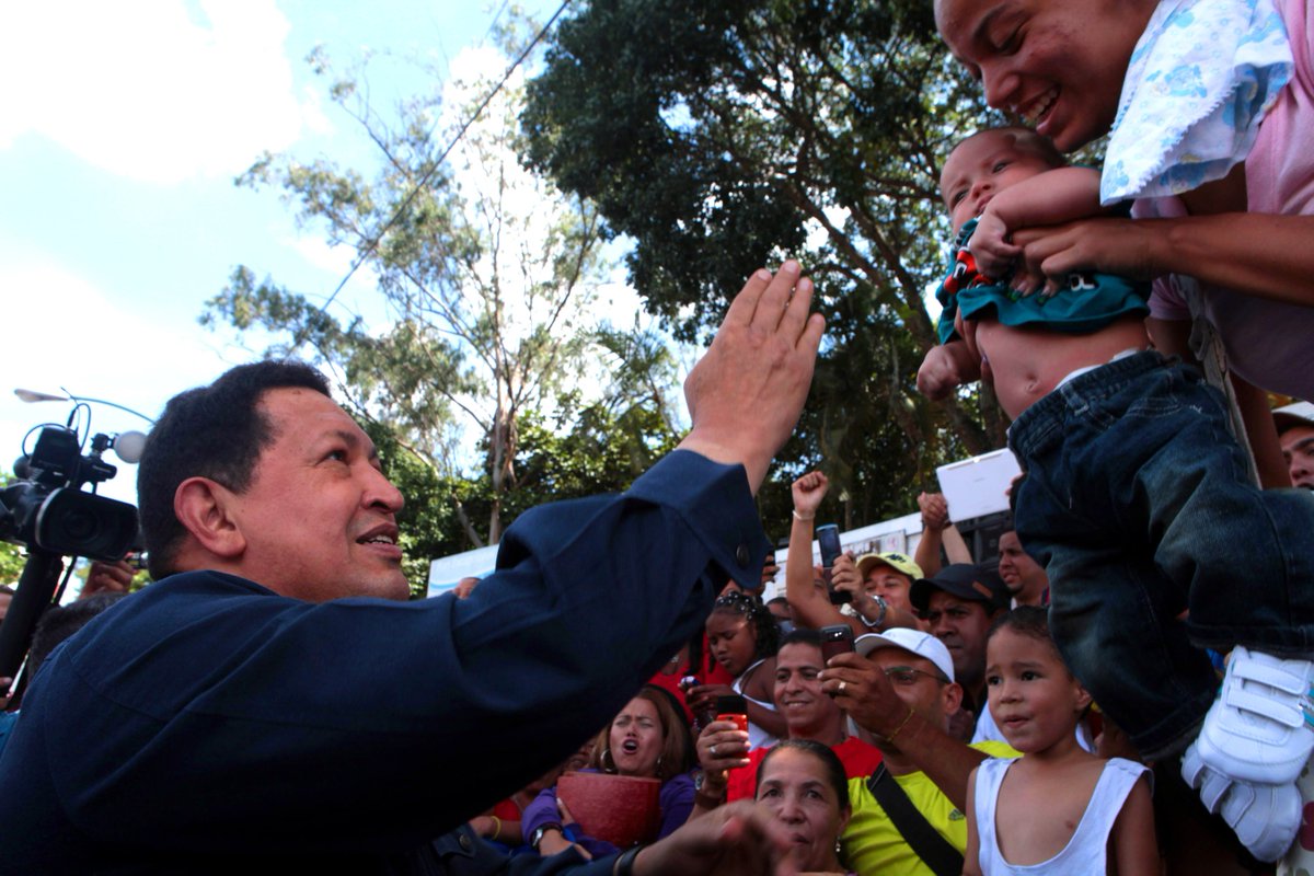 #5Mar  | Gigante de América, Hugo Chávez “No hay amor más grande que el  que   uno siente aquí en el pecho por una causa, por una patria, por  una   gente, por un pueblo, por la causa humana”. #TodosSomosChavez
