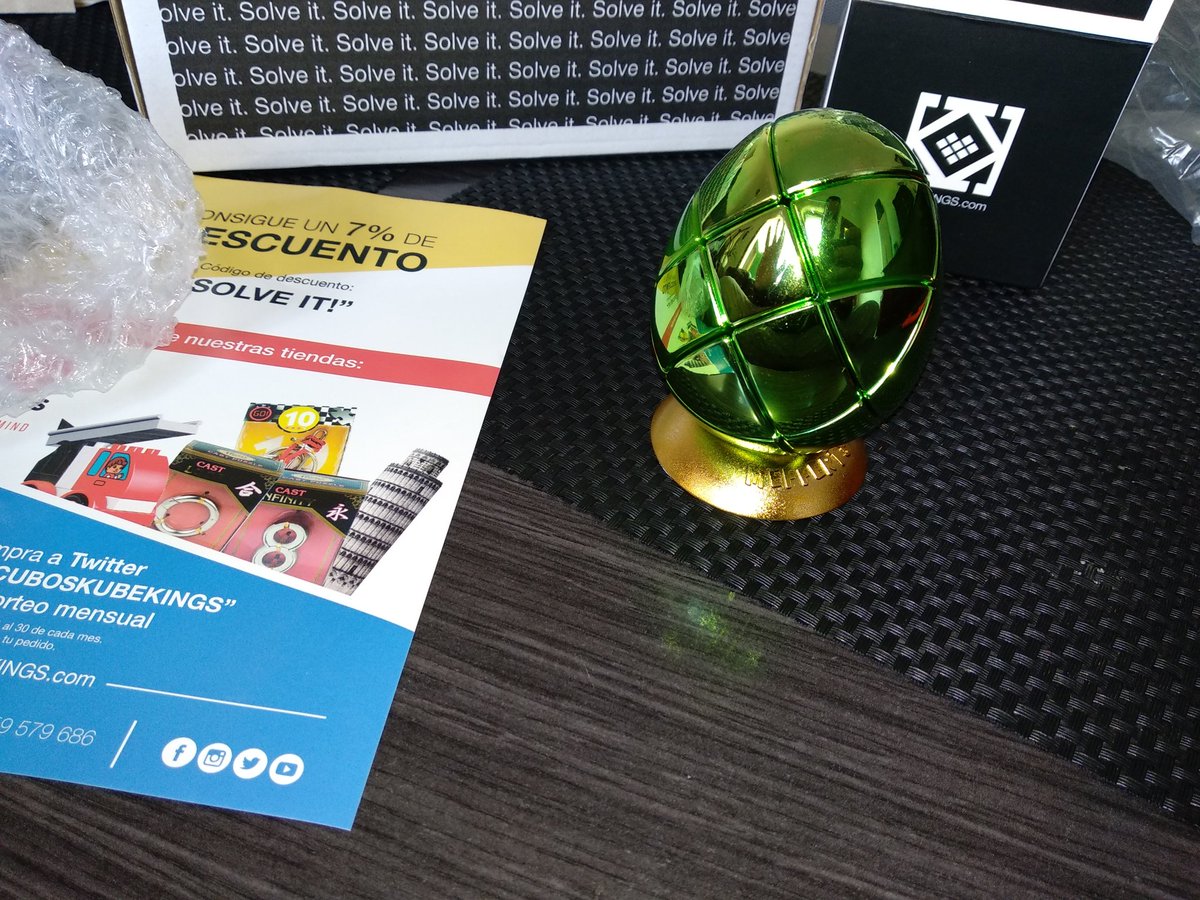 RobinLallement's tweet photo. Aquí está el premio del concurso #miscuboskubekings, nada menos que un huevo de Meffert's metalizado 😁 !! Que además no tengo... Que ilusión más grande me ha hecho abrir un paquete sin tener absolutamente ni idea de su contenido... MUCHAS GRACIAS @Kubekings soys unos Carcks!! https://t.co/dUREXlGa3V