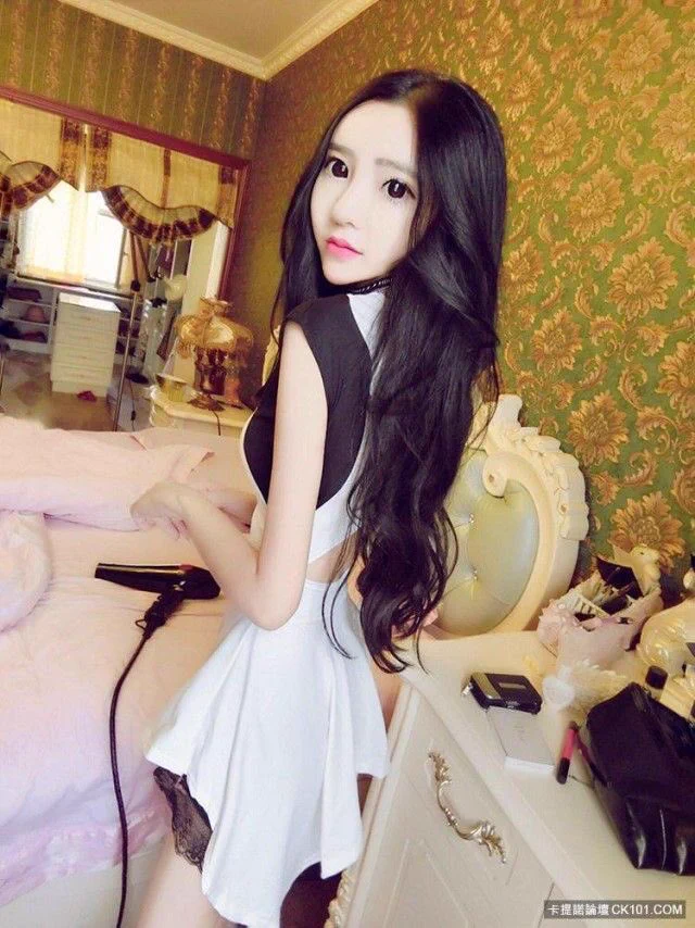 修正し過ぎｗ花粉や花の蜜を食べると主張する15歳で体重20㎏の中国女性の画像ｗｗ