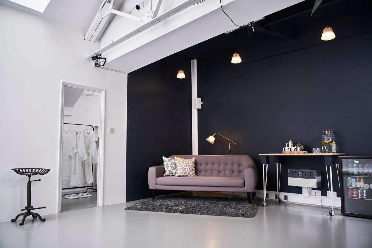 photo_studiohre's tweet photo. A Raw find in the heart of Kings Cross, centrally located studio with amazing transport links. Perfect for castings! LINK - https://t.co/6xLLcsZk8U
#photostudiohire #studiohire #photography #photographer #fashion #london #models #video #film #advertising #commercial #shootstudio https://t.co/KI2J9Befdh