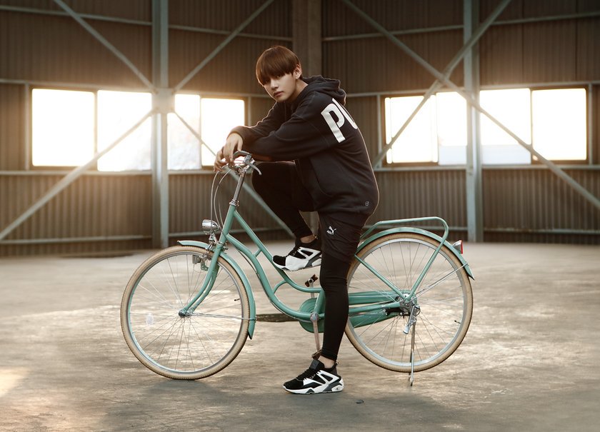 BangtanBoysTur's tweet photo. [PUMA OFFICIAL BLOG] 

PUMA X BTS Hikayesi 4.yıl : 2016 [#BOGSOCK] @BTS_twt 

 👉(https://t.co/E60QFoABGr)

#iHeartAwards #BestFanArmy #BTSARMY https://t.co/RwA2fHdZHb