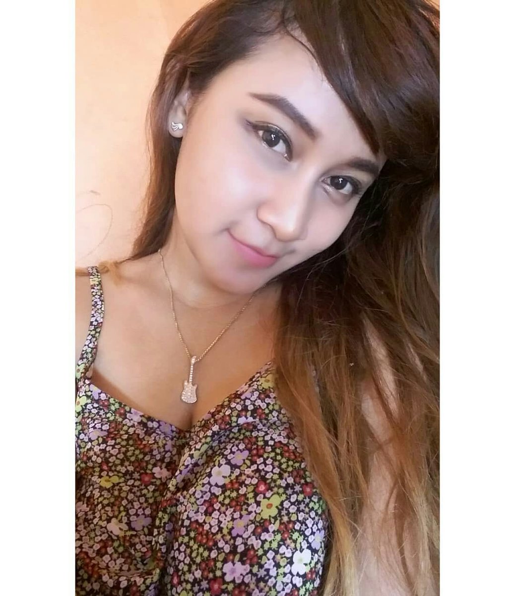 yang minta aku dasteran pamerin ketek, maaf aku gak bisa turutin, karena gak mulus hhi 😅 makanya butuh diendorse biar ketekku mulus dan putih nih 😊