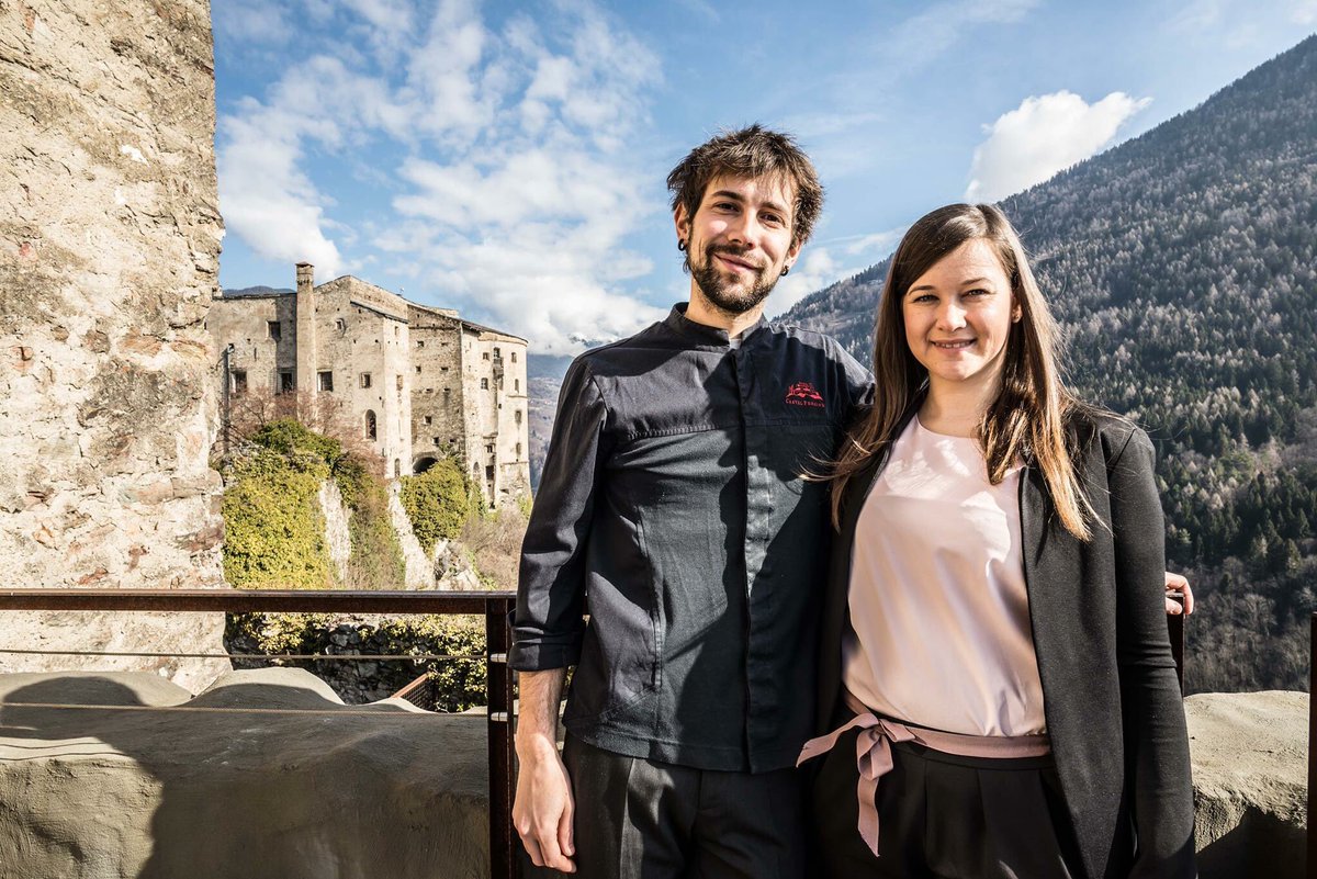 castelpergine's tweet photo. La storia di Castel Pergine continua con Daniele Tomasi, già chef del ristorante del castello e la moglie Elisa Bertoldi.
Il 29 marzo inizieranno la loro prima stagione e sapranno regalarci grandi emozioni. 
#scopricastelpergine #trentino #ristorante #livelovevalsugana https://t.co/Fx7fHohcwc