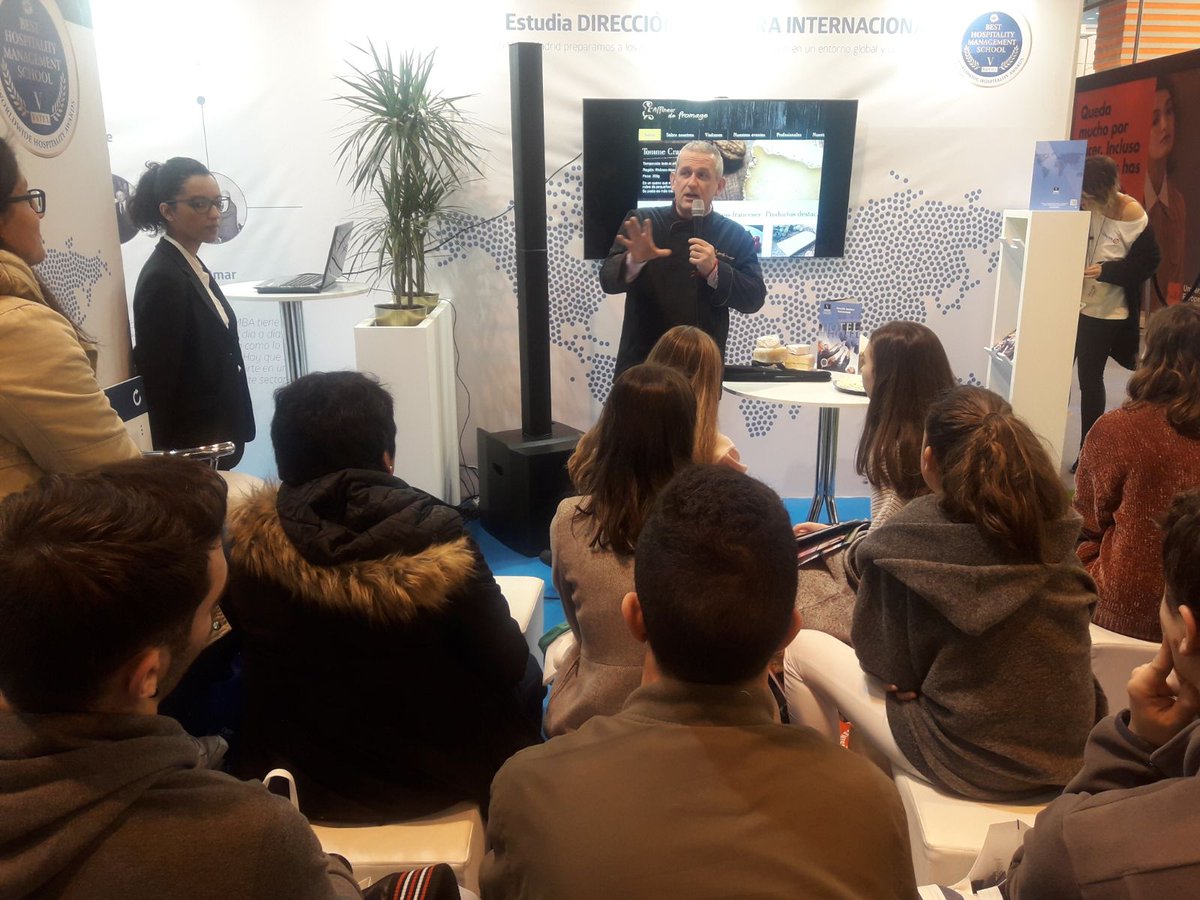 affineurfromage's tweet photo. En Aula, en Ifema con #vatel . Dando una charla a los estudiantes sobre quesos https://t.co/l8RYGzxRC4