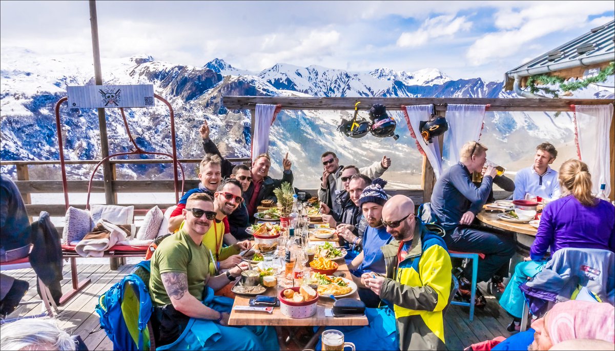 Gay_Ski_Week_Fr's tweet photo. Pendant ce temps, à European Gay Ski Week, c’est l’heure de l’un de nos fameux déjeuners.

#egsw #gayskiweek #gayski #gaytravel #skiweek https://t.co/sJTaBWOXm2