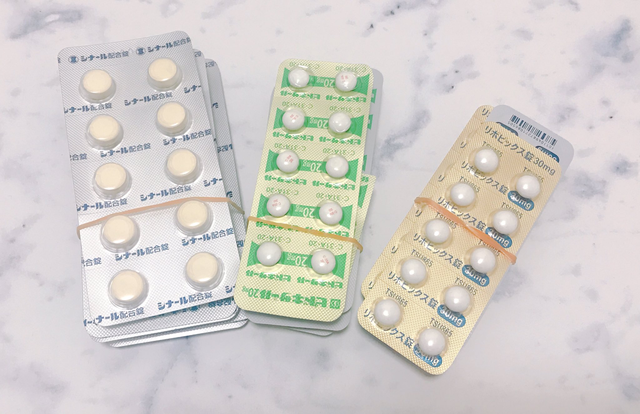 تويتر Asami على تويتر 美容強化週間 Day1 サプリについて 毎日全種類飲んでいるわけではありません ファンケルは小粒で飲みやすく肌荒れ防止用 Dhcの亜鉛はニキビ跡用に 安いです 皮膚科処方のニキビ肌用のビタミン剤と 美白のために寝る前リプライ