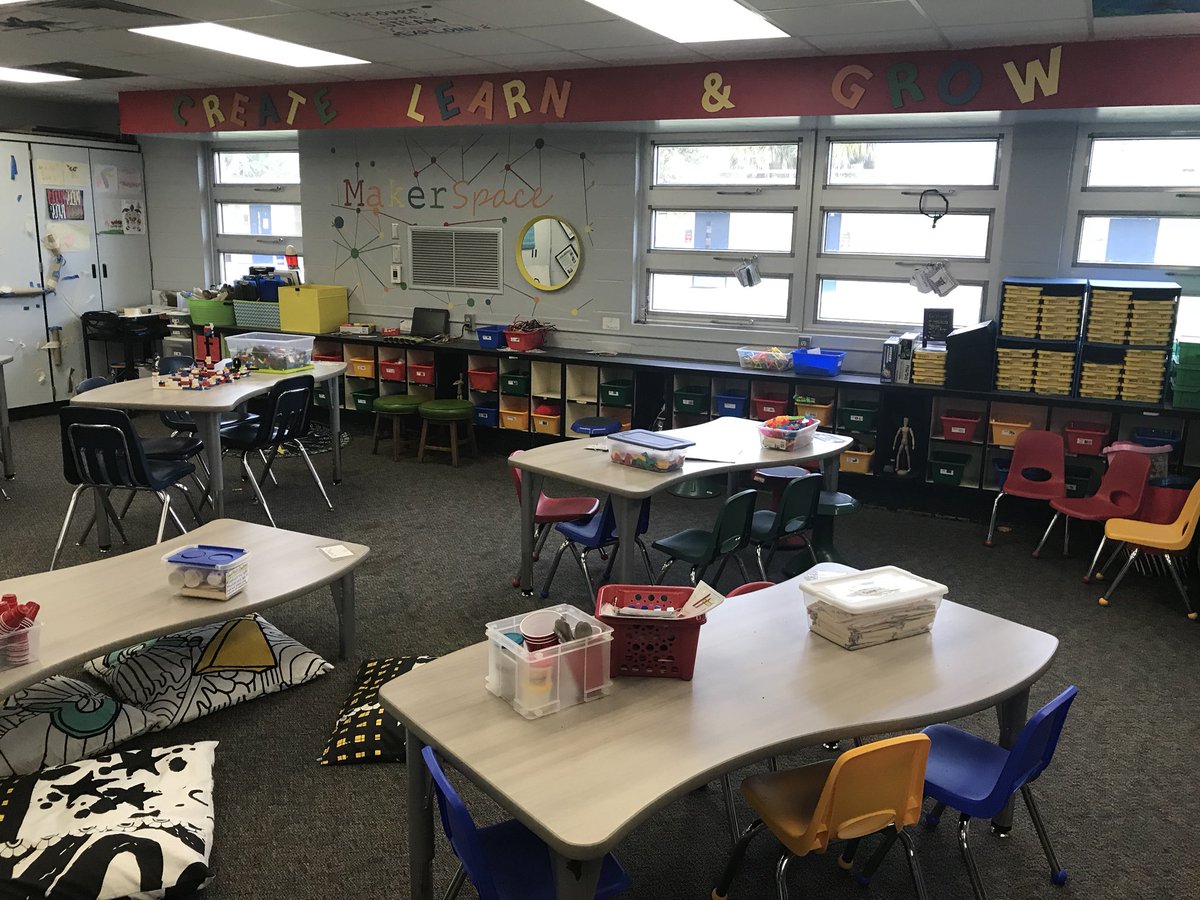 MCPS_STEAM's tweet photo. #CelebrateMonday with this peek into the #Makerspace @DrNHJones! #WeAreMCPS https://t.co/7diSmvYzKE