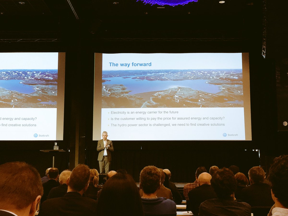 hegebrende's tweet photo. #PTK2018 er i gang! Vi står midt i #taktskifte for bransjen: styreleder i @FMEHydroCen innleder om utfordringer og muligheter fra @Statkraft-perspektivet👍🏻 @EnergiNorge https://t.co/FM0NwzXz3O
