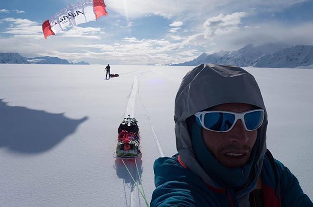 Ice_Legacy's tweet photo. When the conditions are good, there is nothing better than to pull the kites out. A clear advantage to move faster and bring a little fun. 📷 @vincentcolliard https://t.co/O0VDLcWMCb https://t.co/eeSBCtMkY8