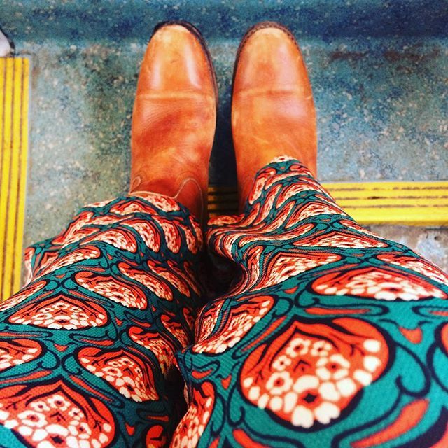 E17Designers's tweet image. Recovering after a busy weekend, plus sun brings out the dress bought from D4Discus on Saturday! #makerdesigner #e17designers #walthamstow #fashion #print #retro #vintage ift.tt/2FTTdlT