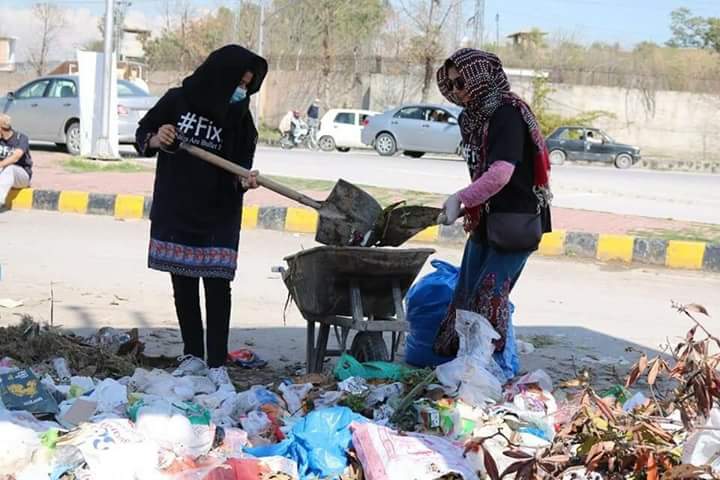 FixitPakHyd's tweet photo. CM Punjab Shahbaz Sharif, where are you? Garbage and Sewerage System in Rawalpindi needs your attention.

#Fixit Islamabad/Rawalpindi Team  cleaned garbage near 502 Park, Askari 13 Lalazar, Rawalpindi. https://t.co/ubjxcH4yiG