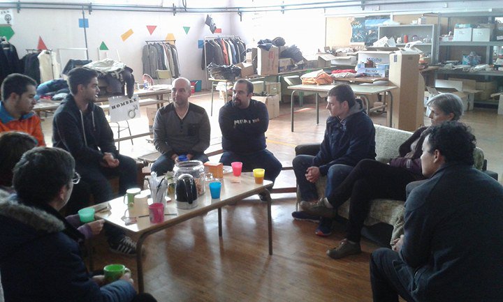 miguel_csaiz's tweet photo. Ayer estuvimos con @RefugiadxsAdH en #Alcala conociendo su importante labor y presentando proyecto @sol2refugees . Hablamos también de movilización 17M contra la política migratoria de la UE. Muchas gracias por la acogida y el apoyo recibidos compañerxs! https://t.co/M5xQOicMfI