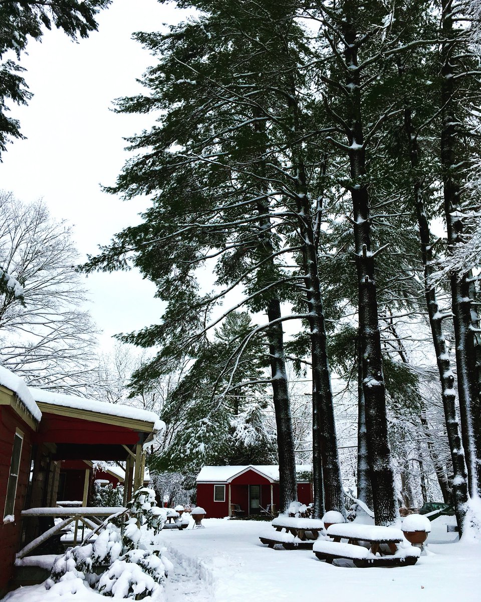 phoenicialodge's tweet photo. It was two days of candles, shovels, and chaos, but now we have SNOW!
#itstimetoski #catskills #phoenicia #phoenicialodge  #belleayeremountain #huntermountain @SkiBelleayre @HunterMountain https://t.co/xksDx92HSt