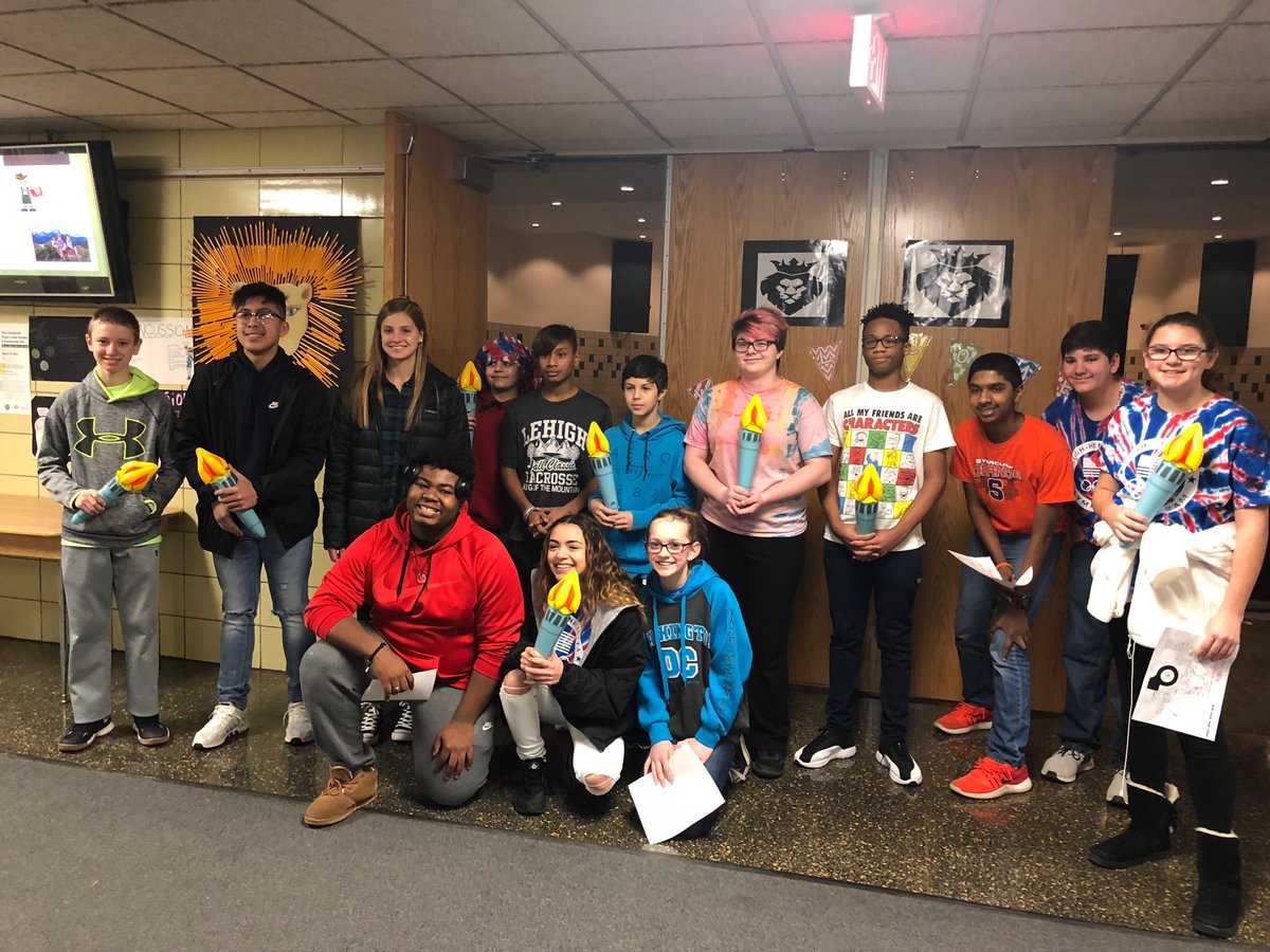 MrsMacko's tweet photo. We kicked off foreign language week this morning with our first annual torch run!  #RothJHS #nationalforeignlanguageweek https://t.co/F6yZeLswzi