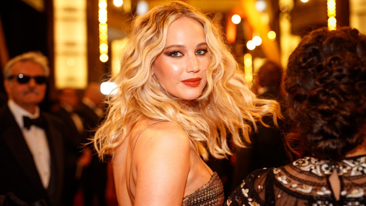 etnow's tweet photo. 13 moments you didn't see from the #Oscars broadcast! https://t.co/YEtaeY5rHr https://t.co/8zOOaRZfBd