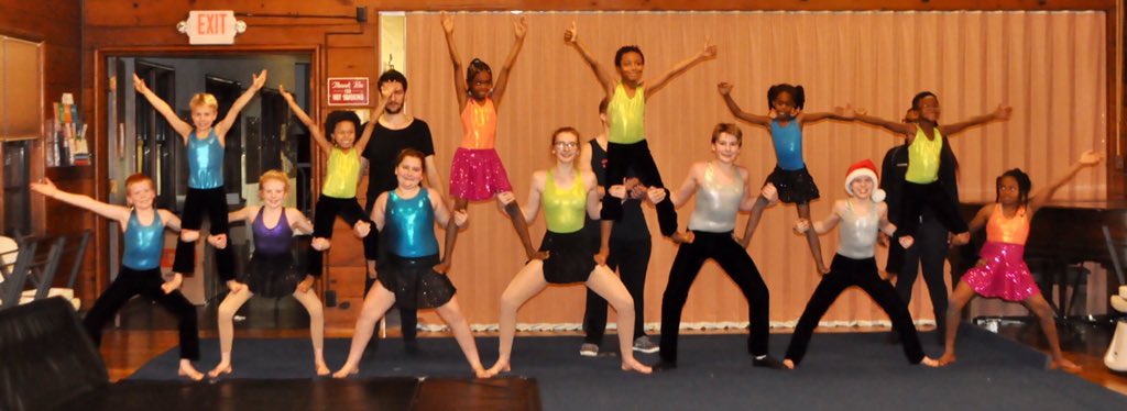 circusharmony's tweet photo. Do you live in #Florissant or know someone who does? Our #PeaceThruPyramids program is expanding. Free #DefyGravity 101 circus classes for children start this week at Eagen and Kennedy Centers. Space is limited. Proof of residence requested. Register now! https://t.co/z144TijhwT https://t.co/TnoSzxlklM