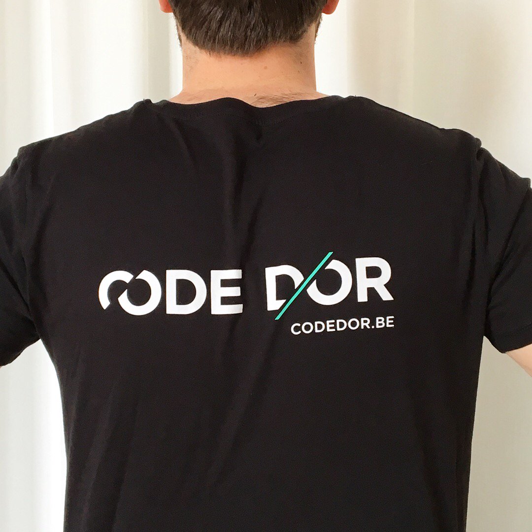 codedor_be's tweet image. We hebben gloednieuwe merchandise en daar zijn we fier op! 💪🏼 #merchandise #codedor #team