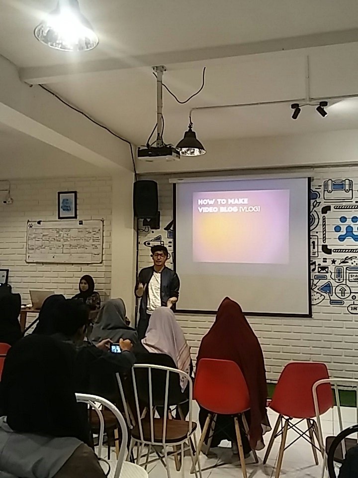 13. Materi kelas dengan Ari Ramadhan sudah mulai