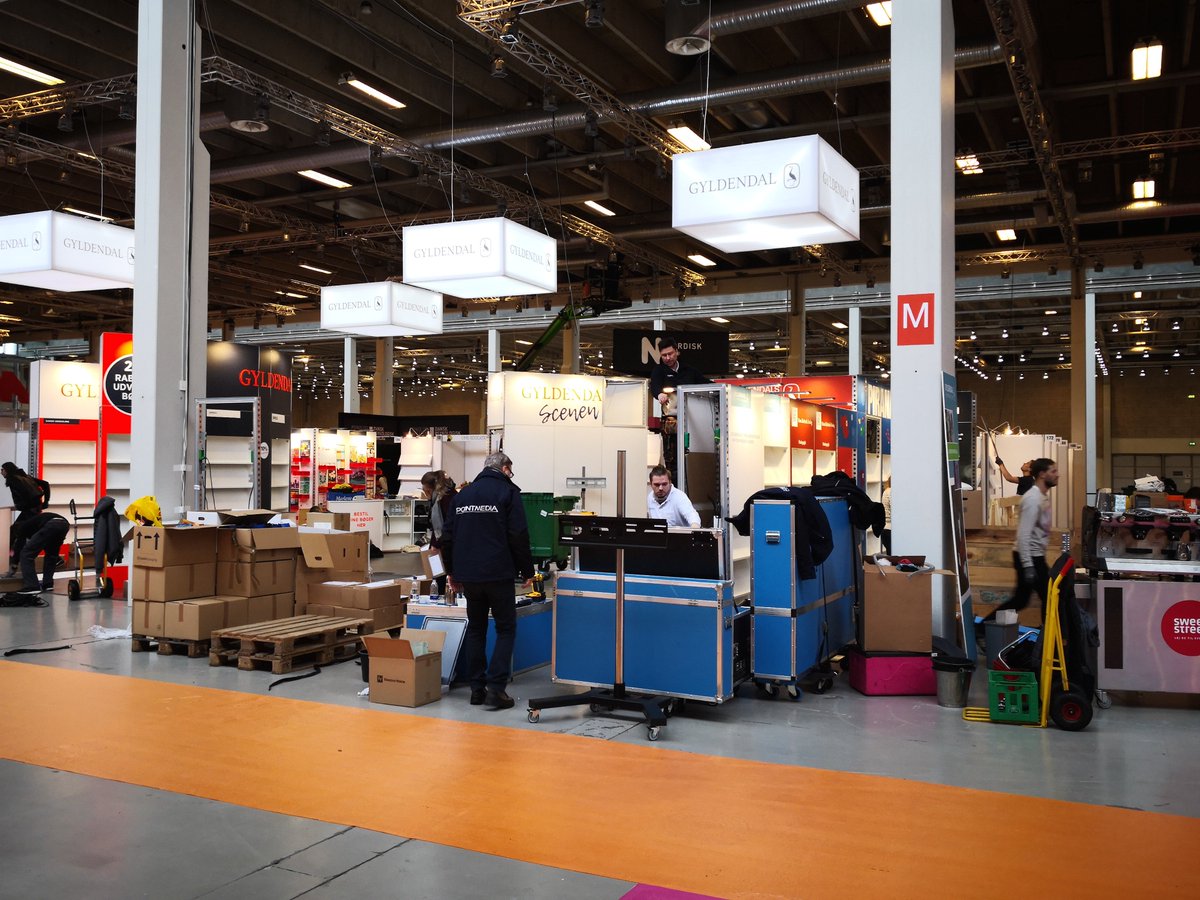 laerfestkbh's tweet image. Der gøres klar til #laerfest 2018. Udstillingen åbner kl. 9,.00. Der er morgenmad for konferencegæster fra kl. 8.00. Vi glæder os til at se jer alle sammen i morgen