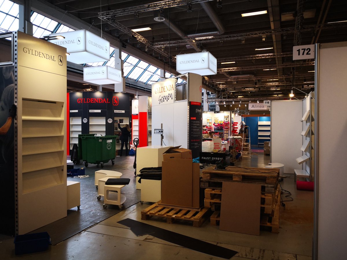 laerfestkbh's tweet image. Der gøres klar til #laerfest 2018. Udstillingen åbner kl. 9,.00. Der er morgenmad for konferencegæster fra kl. 8.00. Vi glæder os til at se jer alle sammen i morgen