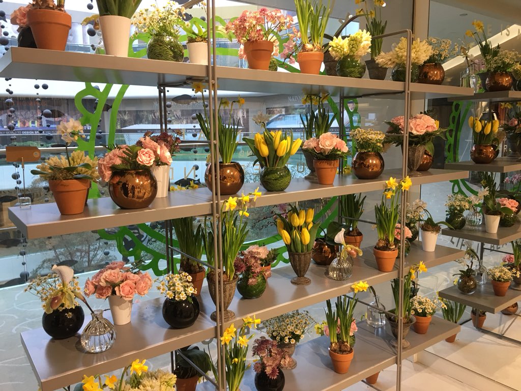 hudafarran's tweet photo. Flowers all around #londondesignweek #flowerpower #welcomespring https://t.co/uGK7ic8cHV