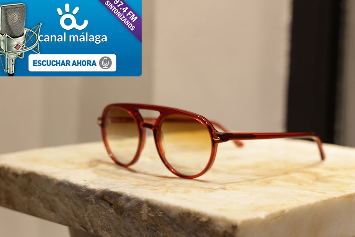 opticaFB's tweet photo. Gracias a @Malagaaldia1 por la super entrevista sobre #DUKAR, primera colección de gafas exclusiva de Fernández Baca Autor. Escúchala ➡️ https://t.co/8Lba8TGaoW https://t.co/QvQ6TfplR4