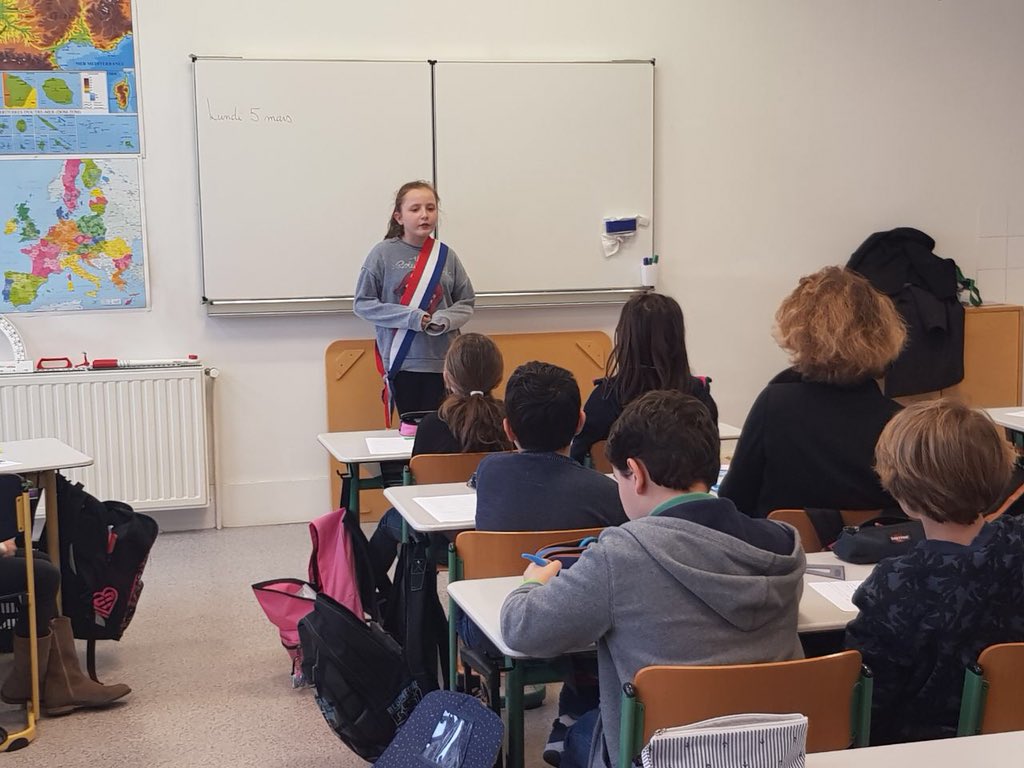 celinecalvez's tweet photo. Après leur visite de l’@AssembleeNat en janvier, séance de travail sur le projet de loi #Biodiversité imaginé par les CM2 de l’école Jules Ferry de #Levallois dans le cadre du #ParlementDesEnfants 👏🏻 On a discuté, approfondit et voté à main levée #citoyenneté https://t.co/vqztHVoN64