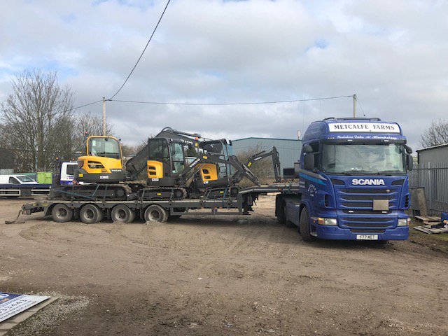 howardplantsale's tweet photo. New stock arriving today. Work is being carried out immediately on the ECR88D to ensure a fast turn around time as it is being collected this afternoon. @VolvoCEGlobal #ECR88D #ECR25D #EC18D #inandout https://t.co/FHbUy6HpIp