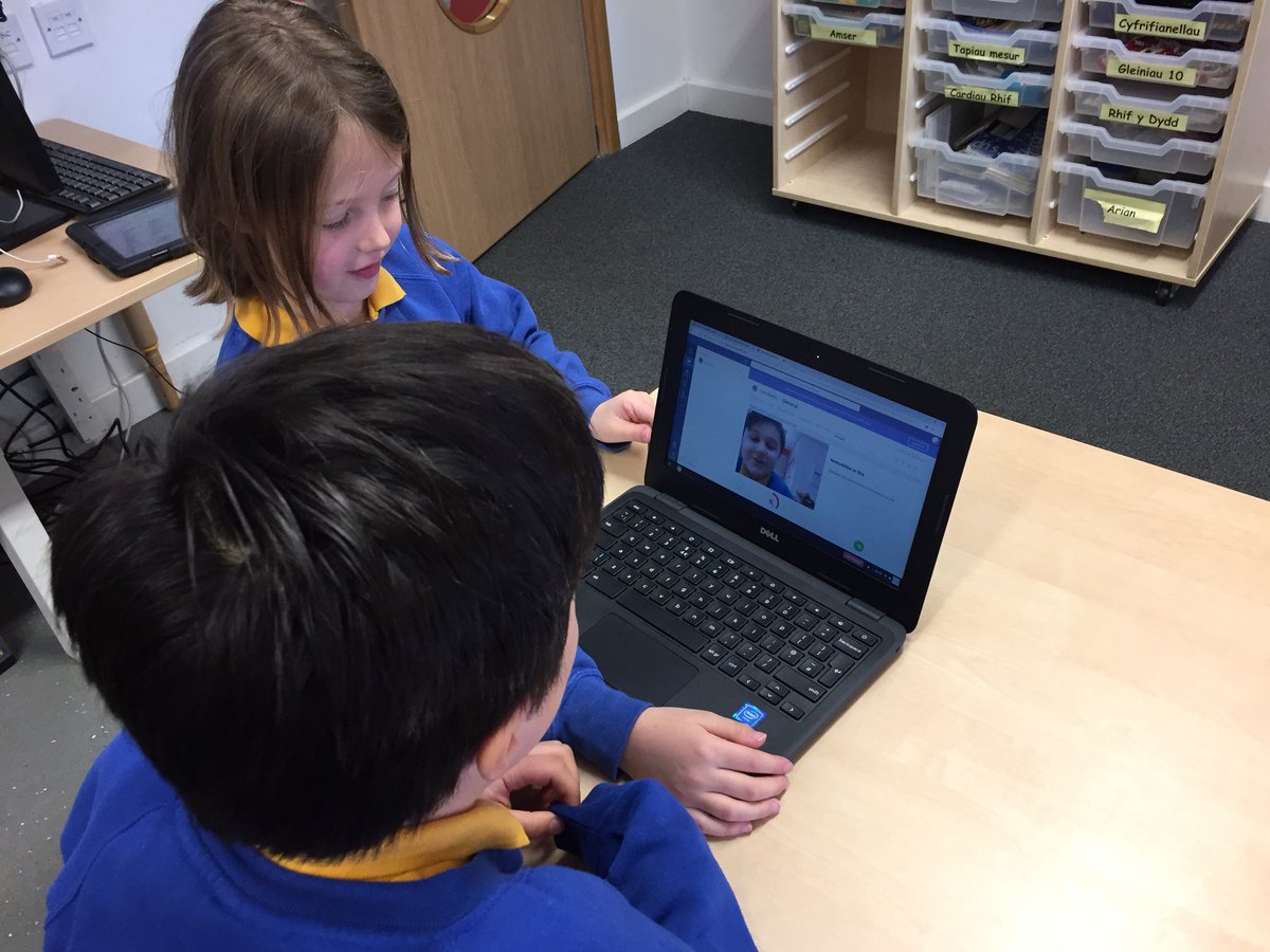 MrAKnottTreg's tweet photo. Defnyddio @Flipgrid trwy @MicrosoftTeams i drafod ein hanturiaethau yn yr eira. Using @Flipgrid to discuss our adventures in the snow. @HwbNews #llafaredd #FfCD #oracy #DCF https://t.co/jzvPdj0tlQ