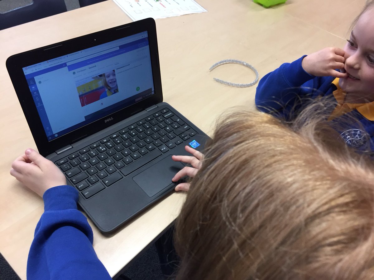MrAKnottTreg's tweet photo. Defnyddio @Flipgrid trwy @MicrosoftTeams i drafod ein hanturiaethau yn yr eira. Using @Flipgrid to discuss our adventures in the snow. @HwbNews #llafaredd #FfCD #oracy #DCF https://t.co/jzvPdj0tlQ