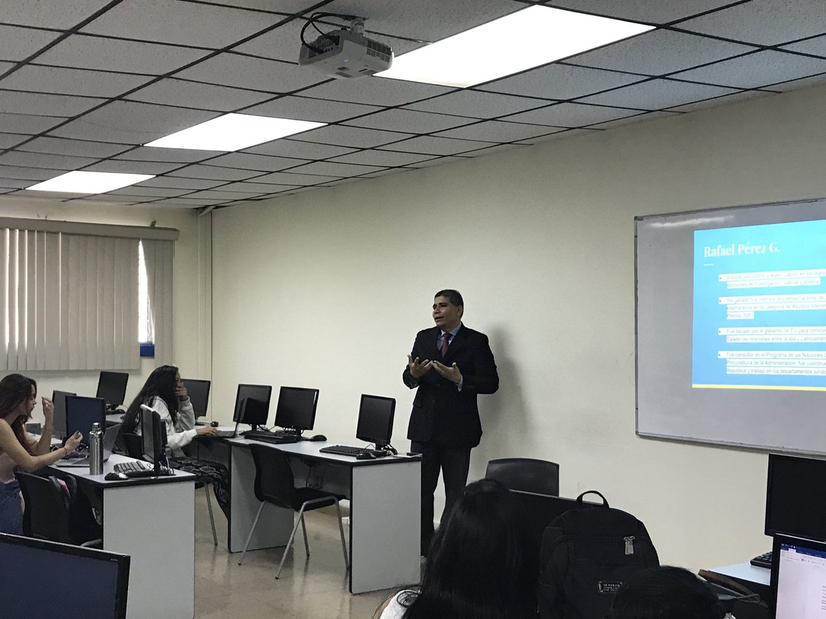 Enrique_Black01's tweet image. Rafael Pérez, ganador de dos premios de prensa nacional del fórum de periodistas, nos habla un poco sobre la evolución de la comunicación tradicional a la digital. #experienciasdigitales #perdig18