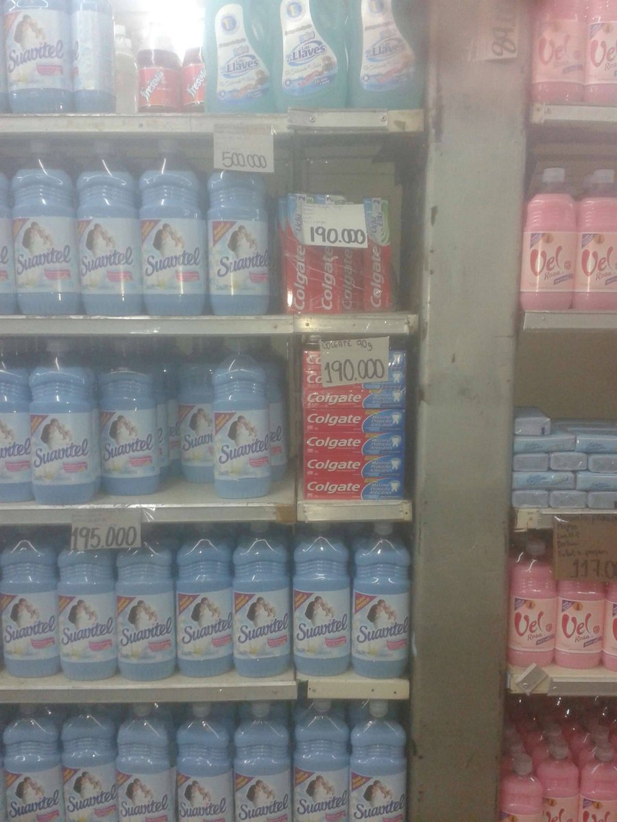 eduarpalacios's tweet photo. #SueldoMínimo en Bs. 392.646; y una crema dental de 90gr. cuesta Bs. 190.000 en Comercial Paga Poco de Guarenas. Lo peor es con la complicidad de los Guardias Nacionales que los custodian. ¡Qué Bolas! @NicolasMaduro @HectoRodriguez @luiscarPSUV @sundde_ve https://t.co/efPC2X3r7L