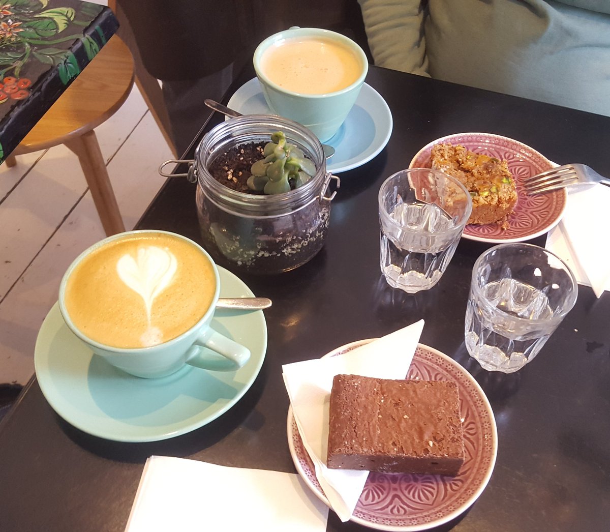 Coffee morning on maternity leave setting the world to right ;) Kobo cafe #angel awesome coffee from <a href="/GWG_Coffee/">GirlsWhoGrindCoffee</a>