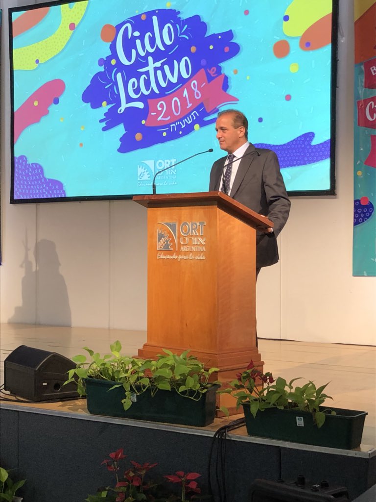 ORTArgentina's tweet photo. #ORT2018
“Esperamos que los alumnos encuentren en la escuela las herramientas necesarias para su vida y la contención para transitar una adolescencia responsable“, expresa el Dr. Adrián Moscovich, director ejecutivo de ORT Argentina. https://t.co/dsMUEH9ynY
