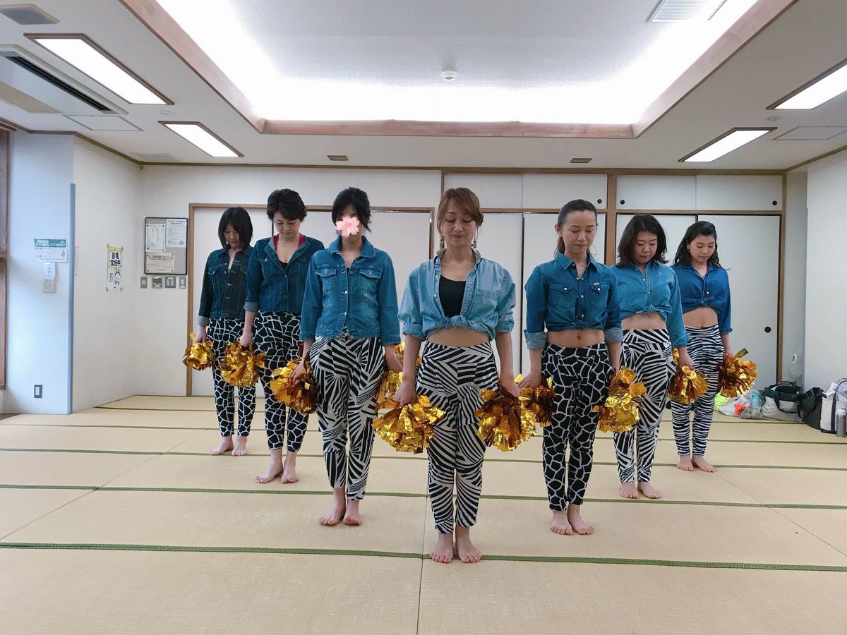 母チアダンス集団juicy Flowers No Twitter 衣装合わせ デニムシャツは採用で アニマルパンツをロングガウチョに しようと思います 衣装 衣装合わせ デニムシャツ Gジャン アニマル柄 ジョガーパンツ サルエルパンツ ボツ案 母チアダンス集団