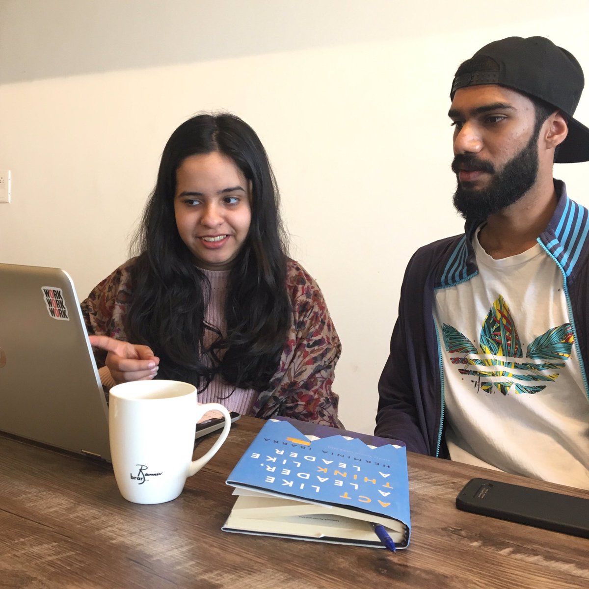 thecreatelabs's tweet image. Early mornings in the #studio! What&apos;s your #mood for the new #week? 😉🤔